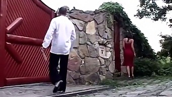 Tajná Návštěva Dánského Teenagera V Orgii