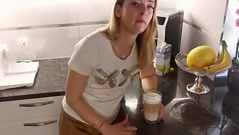 Aksi Cuckold Hardcore Dengan Makan Sperma Dan Menelan