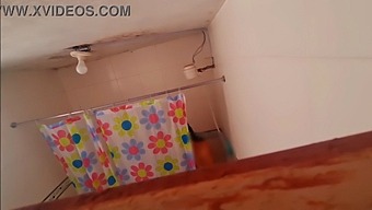 Menonton Kawan Suami Saya Semasa Perjalanan