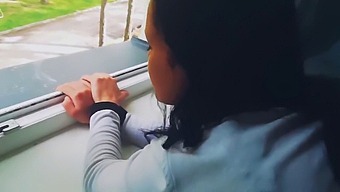 Intenzivní Sex U Okna S Výstřikem