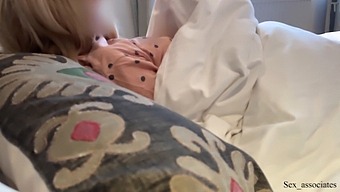 Seorang Ibu Dan Ibu Tiri Berbagi Kamar Hotel, Menavigasi Situasi Yang Rumit