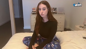 Krásná Studentka S Velkým Zadkem A Velkými Kozami Má Nejlepší Sex Na Koleji Před Přednáškou.